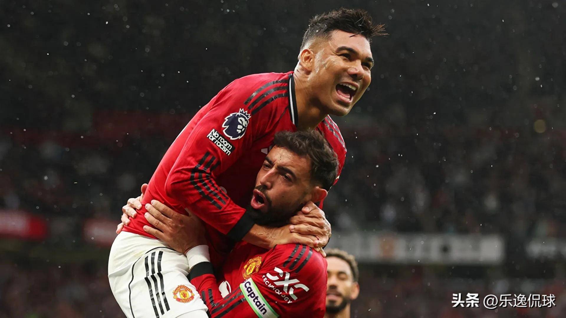 包含今夜英超传出新动向；尤文图斯扳平良机；管理层表态——悬念犹存；团队化学反应显著的词条